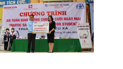 9.12.2022: HDVN tặng 840 mũ bảo hiểm học sinh Trường THCS Liêu Xá
